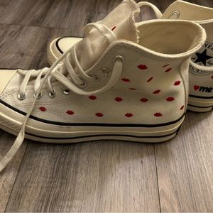 Lip converse
